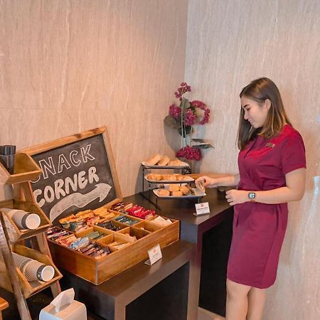News Hotel Waru Sidoarjo Exteriér fotografie