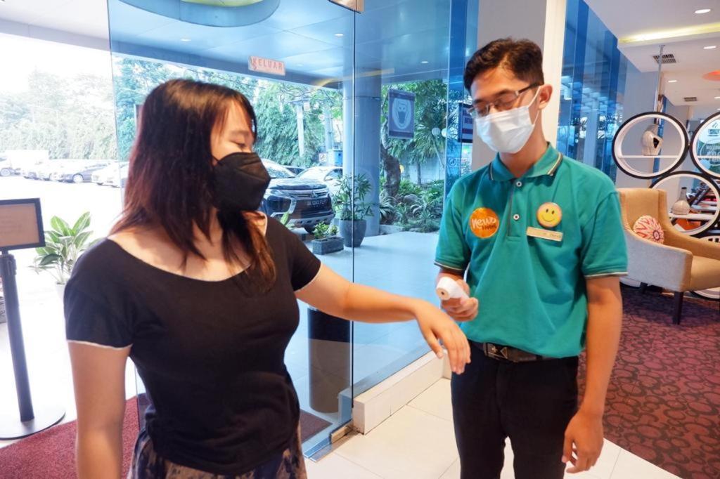 News Hotel Waru Sidoarjo Exteriér fotografie