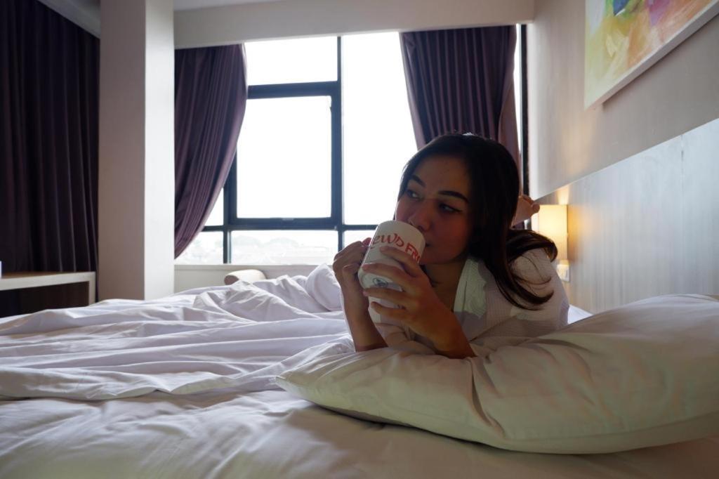 News Hotel Waru Sidoarjo Exteriér fotografie