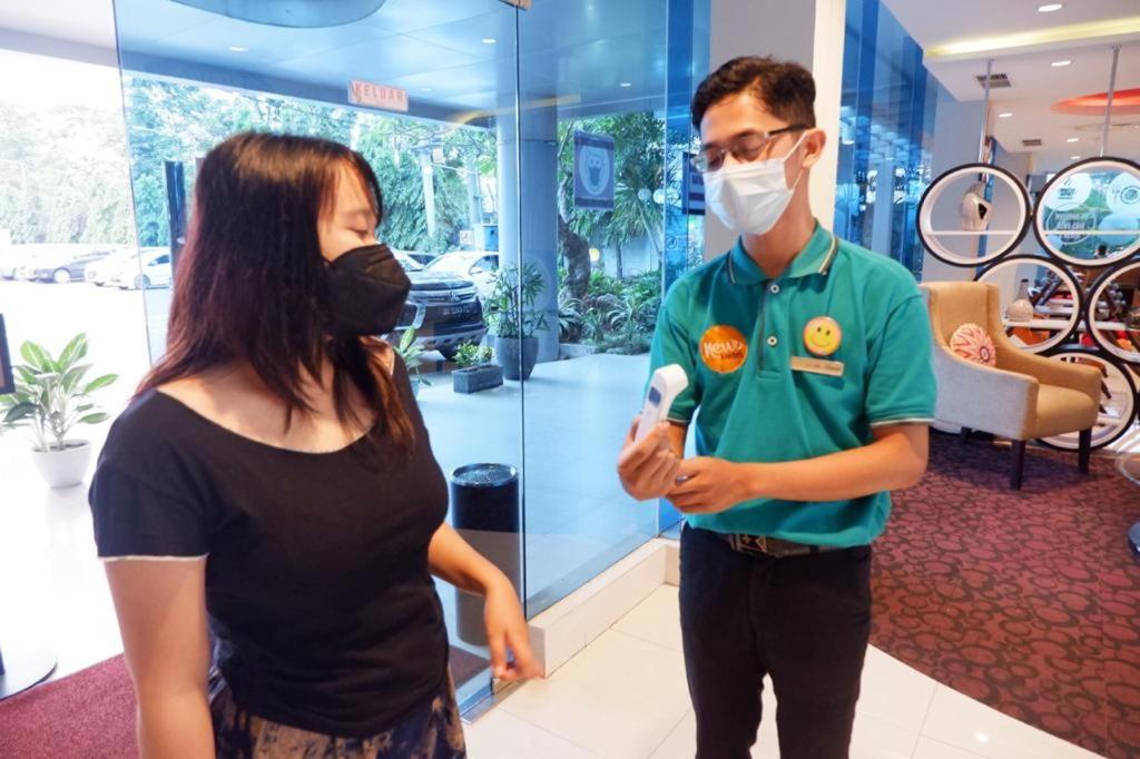 News Hotel Waru Sidoarjo Exteriér fotografie