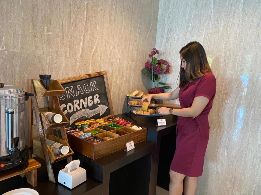 News Hotel Waru Sidoarjo Exteriér fotografie