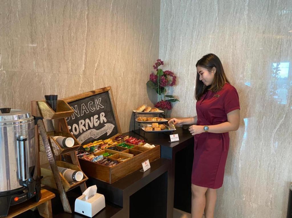 News Hotel Waru Sidoarjo Exteriér fotografie