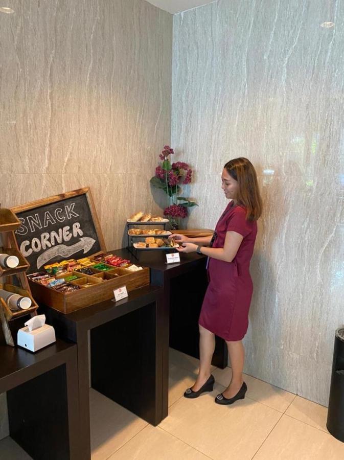 News Hotel Waru Sidoarjo Exteriér fotografie