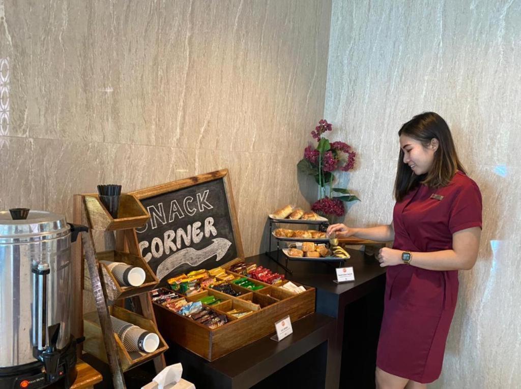 News Hotel Waru Sidoarjo Exteriér fotografie
