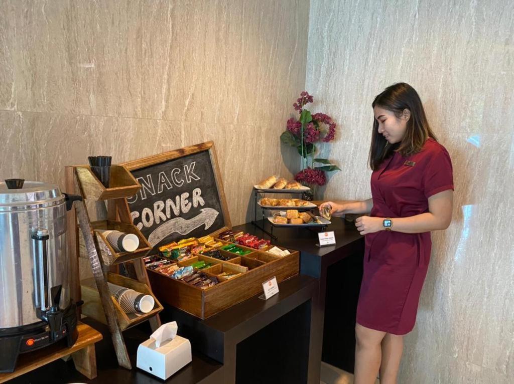 News Hotel Waru Sidoarjo Exteriér fotografie