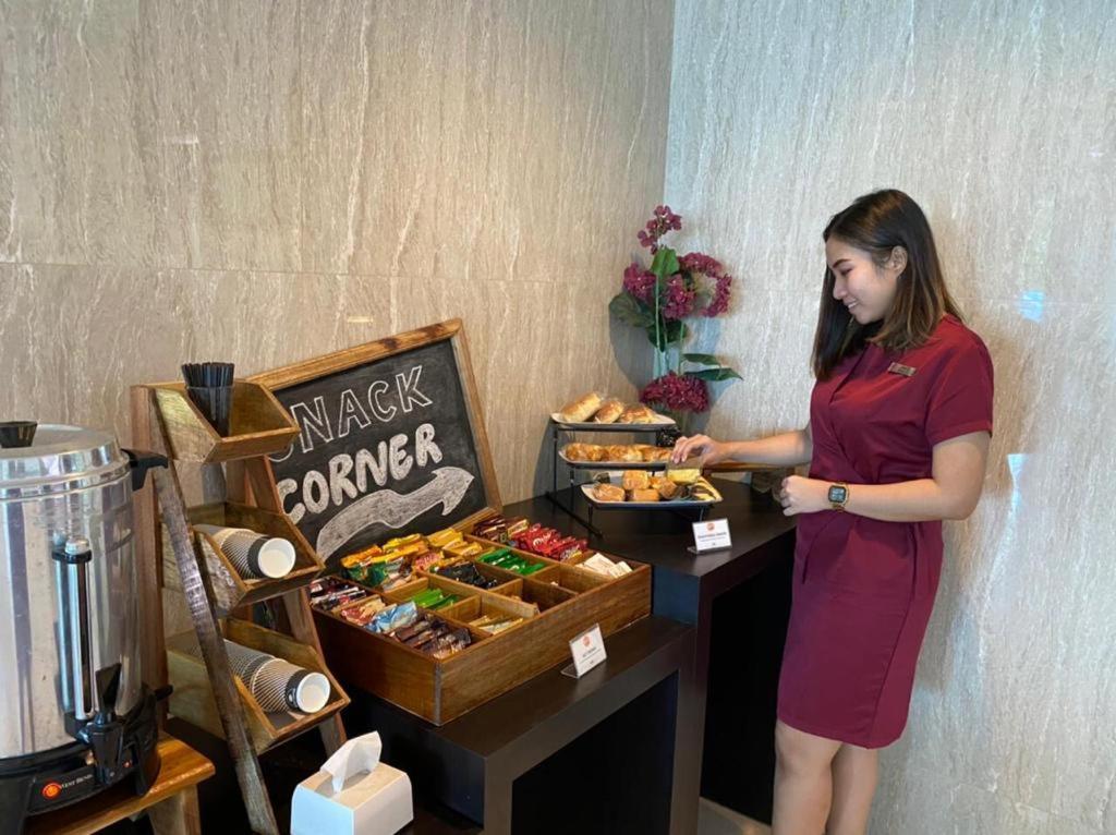 News Hotel Waru Sidoarjo Exteriér fotografie
