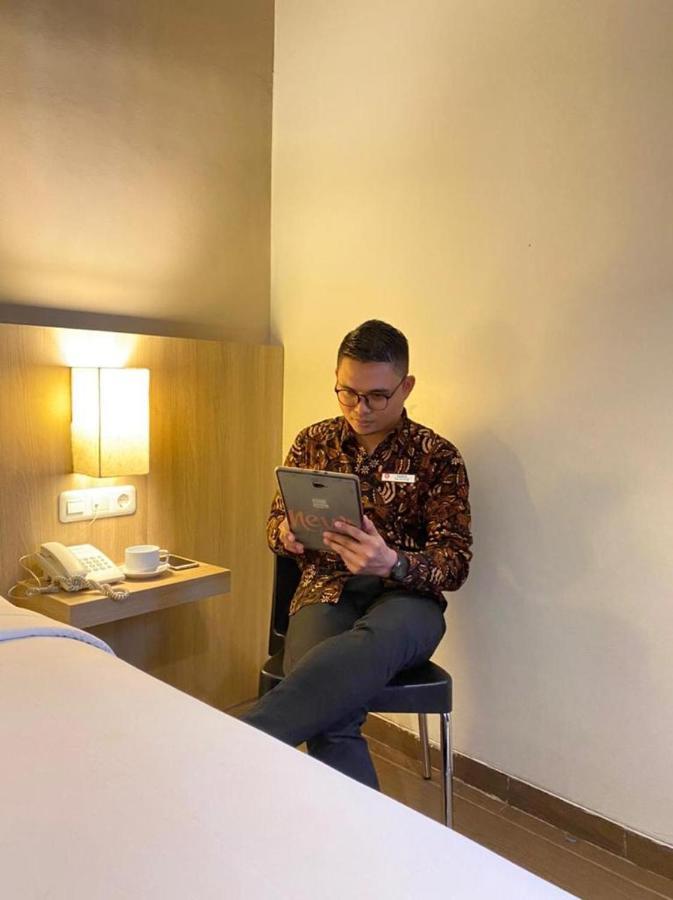 News Hotel Waru Sidoarjo Exteriér fotografie