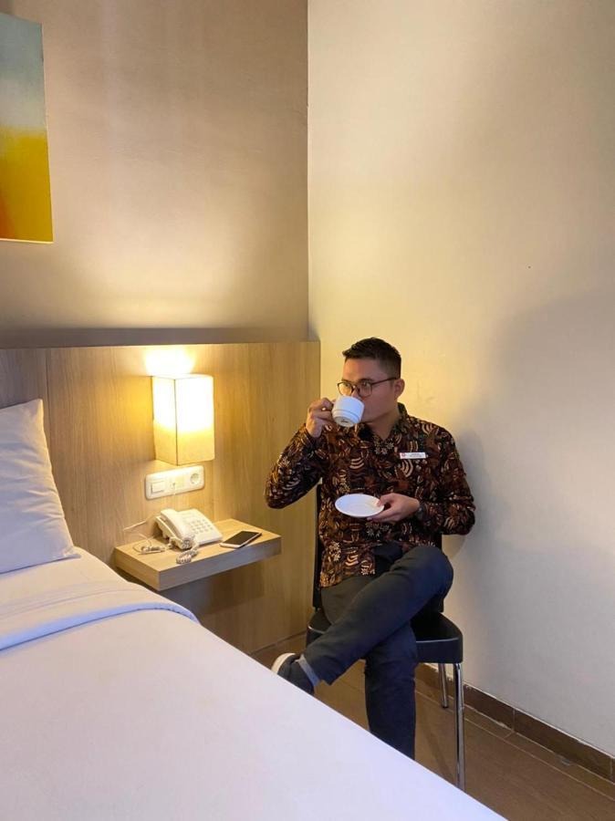 News Hotel Waru Sidoarjo Exteriér fotografie