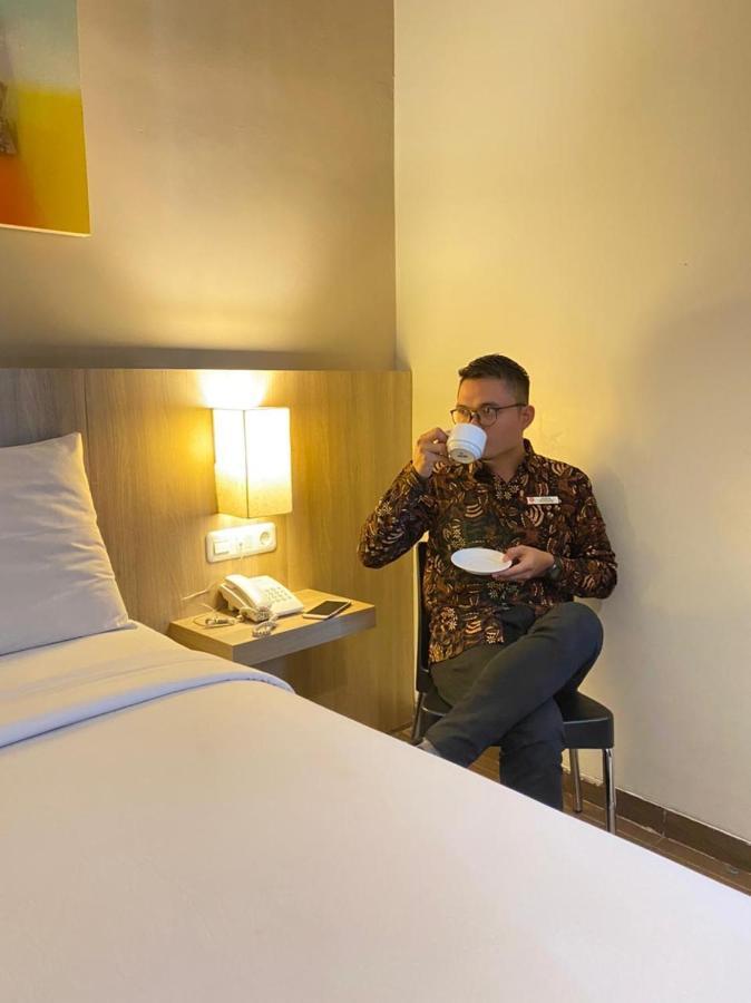 News Hotel Waru Sidoarjo Exteriér fotografie