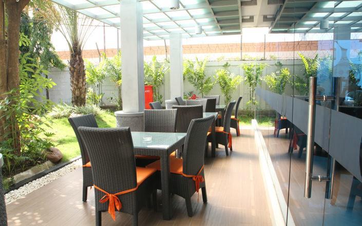 News Hotel Waru Sidoarjo Exteriér fotografie
